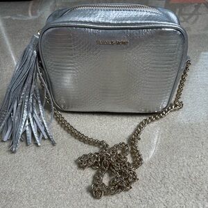 VICTORIAS SECRET PLATINUM SNAKESKIN PRINT CROSSBODY GOLD CHAIN BAG NWOT